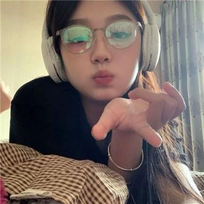 潇洒佳人淡淡妆